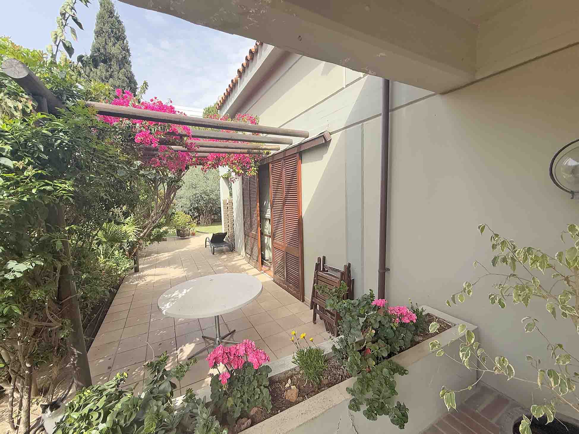 4 Bedroom House in Danais - photo 2