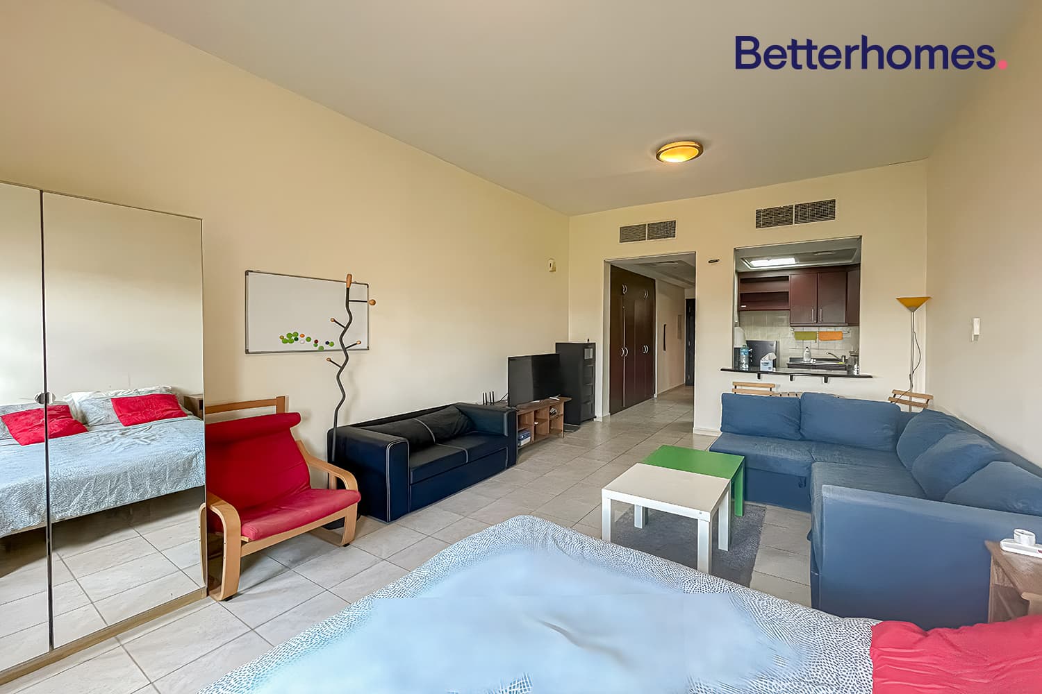 Studio Apartment in Building 88 - photo 1