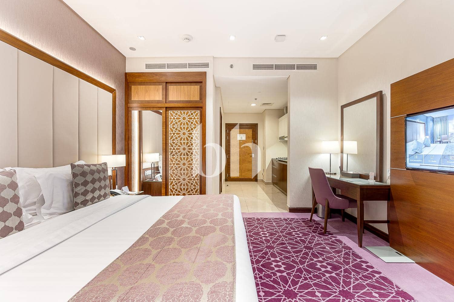 1 Bedroom Apartment in Royal Continental Suites - photo 2