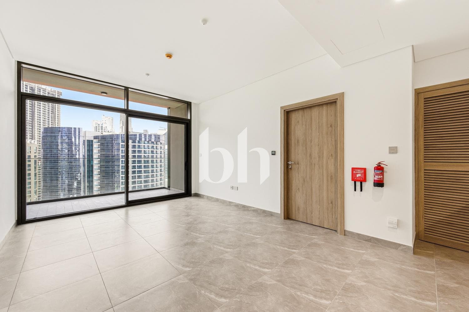 1 Bedroom Apartment in Peninsula Two - photo 1