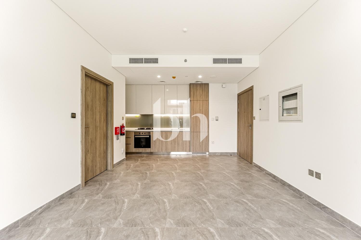 1 Bedroom Apartment in Peninsula Two - photo 2