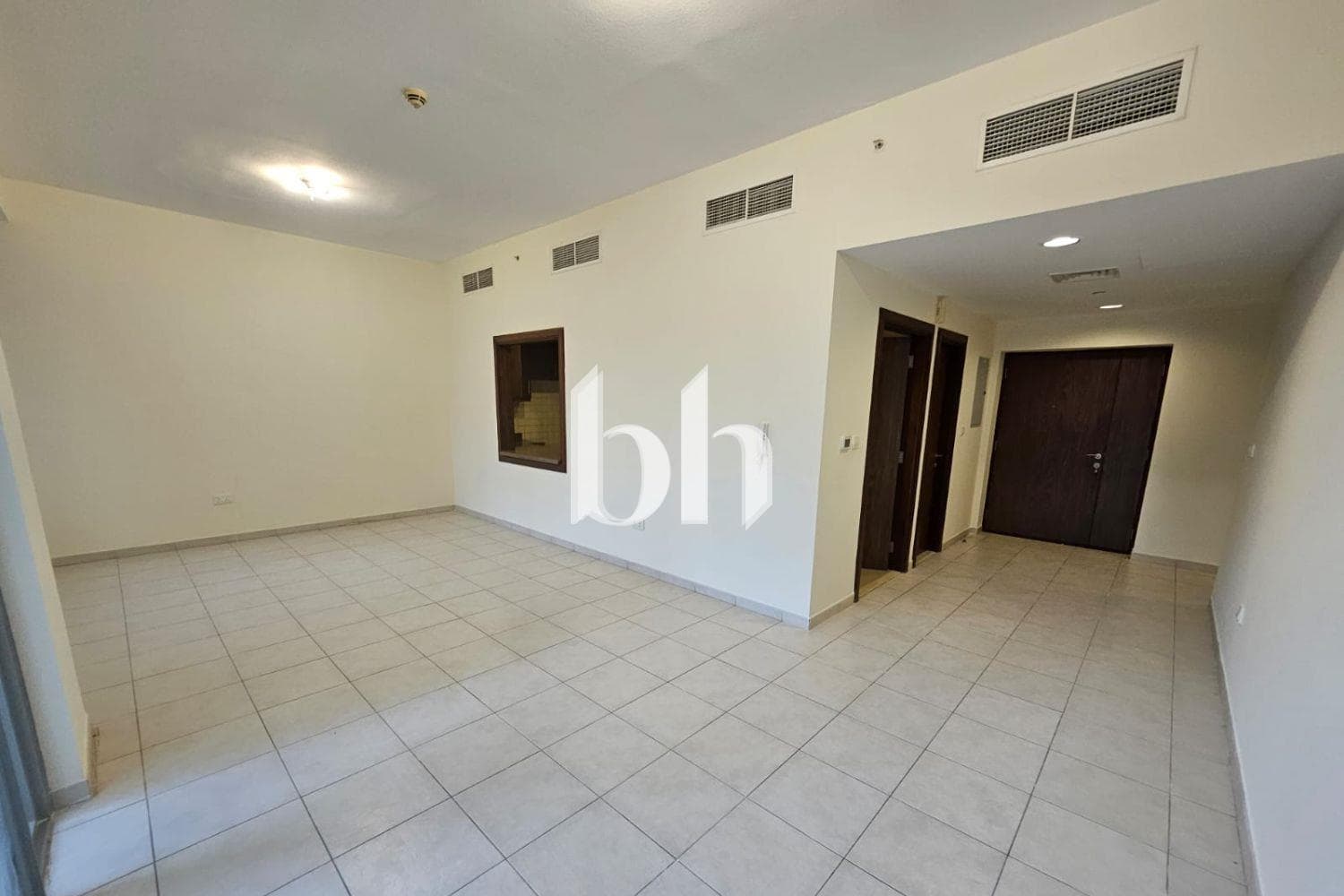 3 Bedrooms Apartment in Executive Tower E - photo 1