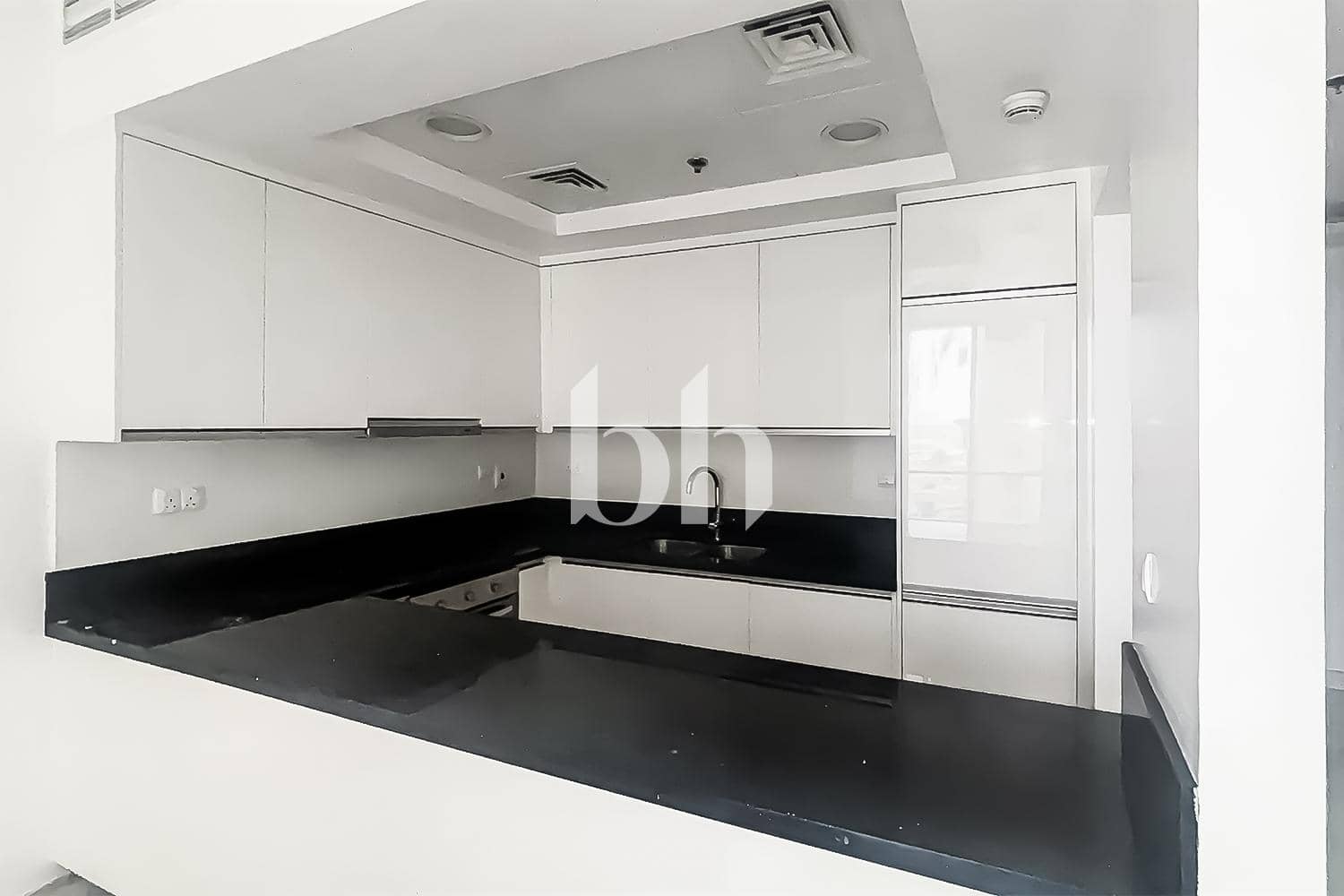 1 Bedroom Apartment in Noura Tower - photo 2