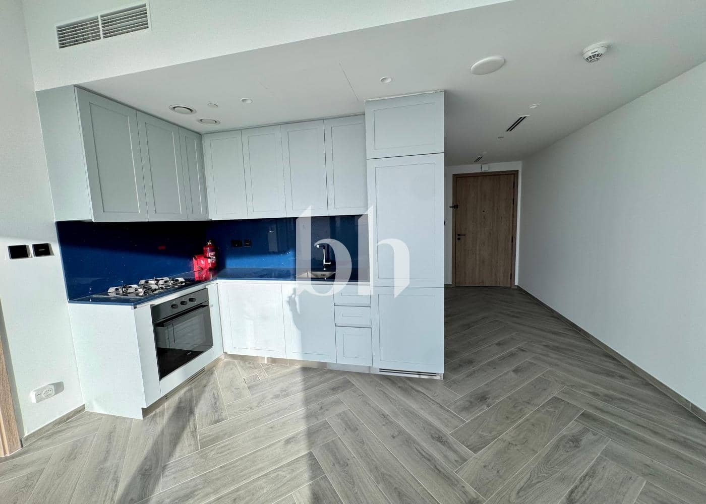 1 Bedroom Apartment in Peninsula Three - photo 2