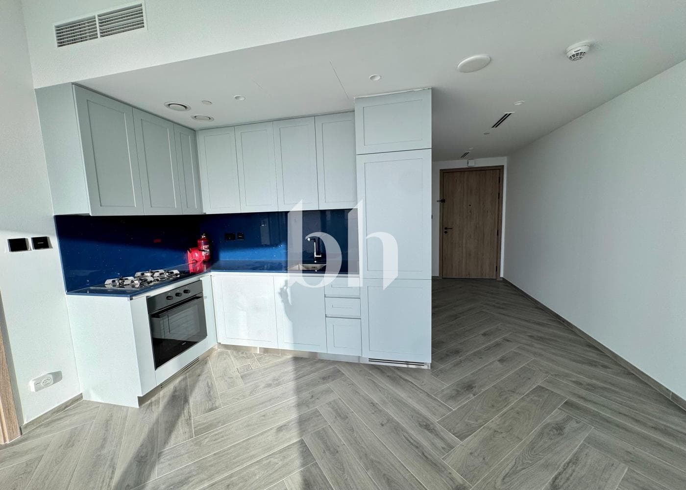 1 Bedroom Apartment in Peninsula Three - photo 2