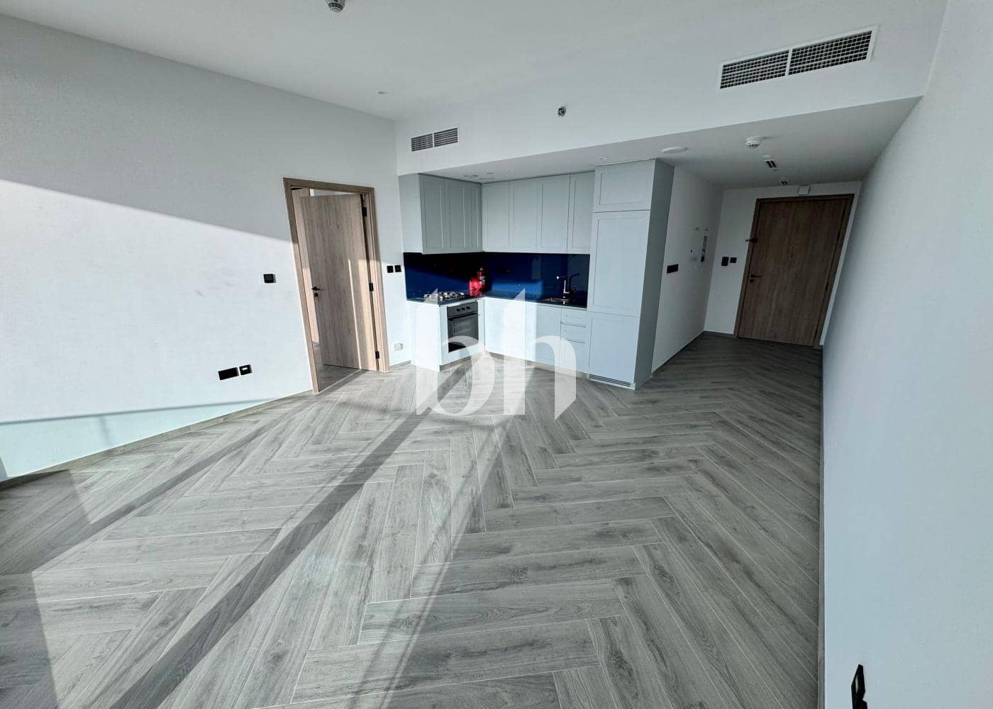 1 Bedroom Apartment in Peninsula Three - photo 1