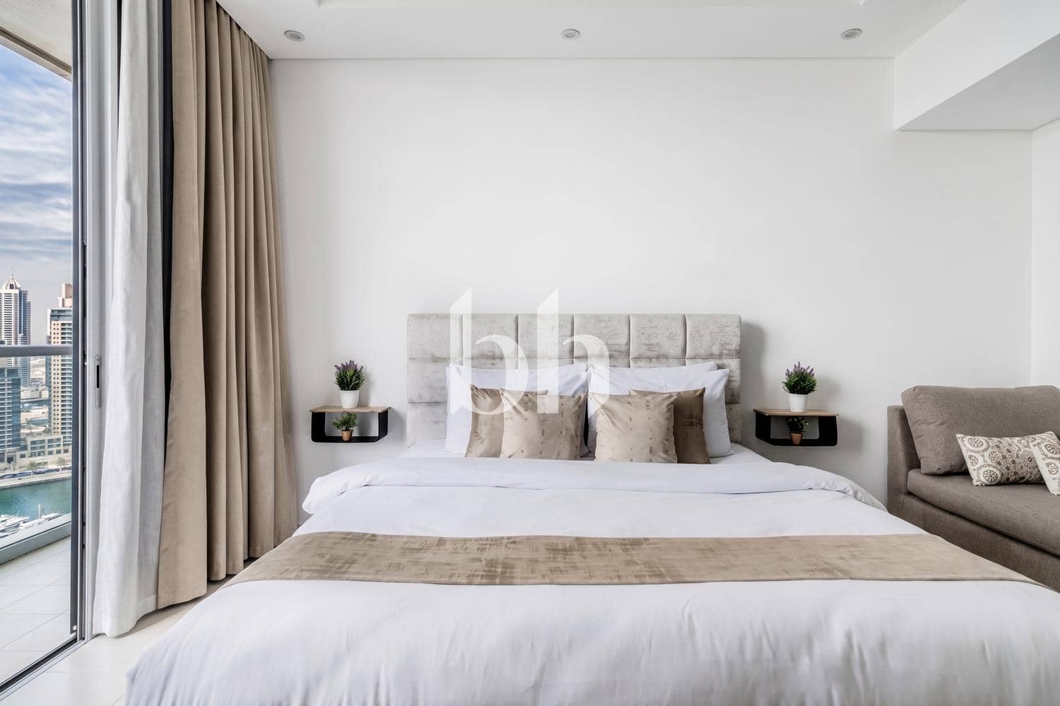 Studio Apartment in Waves Tower
