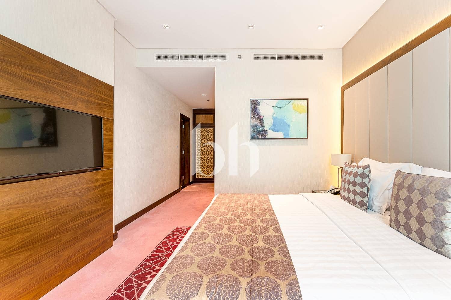 1 Bedroom Apartment in Royal Continental Suites - photo 2