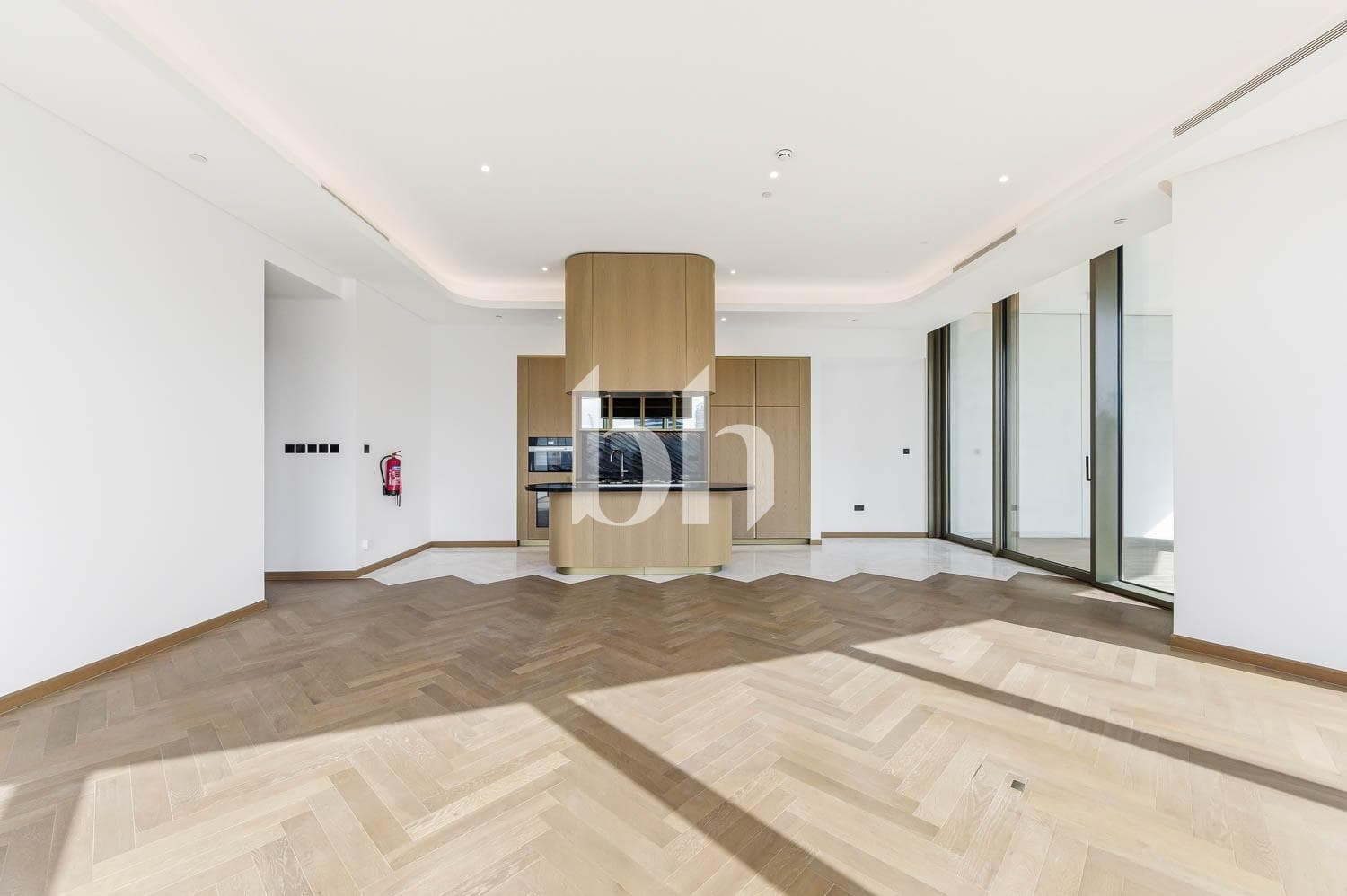 2 Bedrooms Apartment in Jumeirah Living Business Bay - photo 2