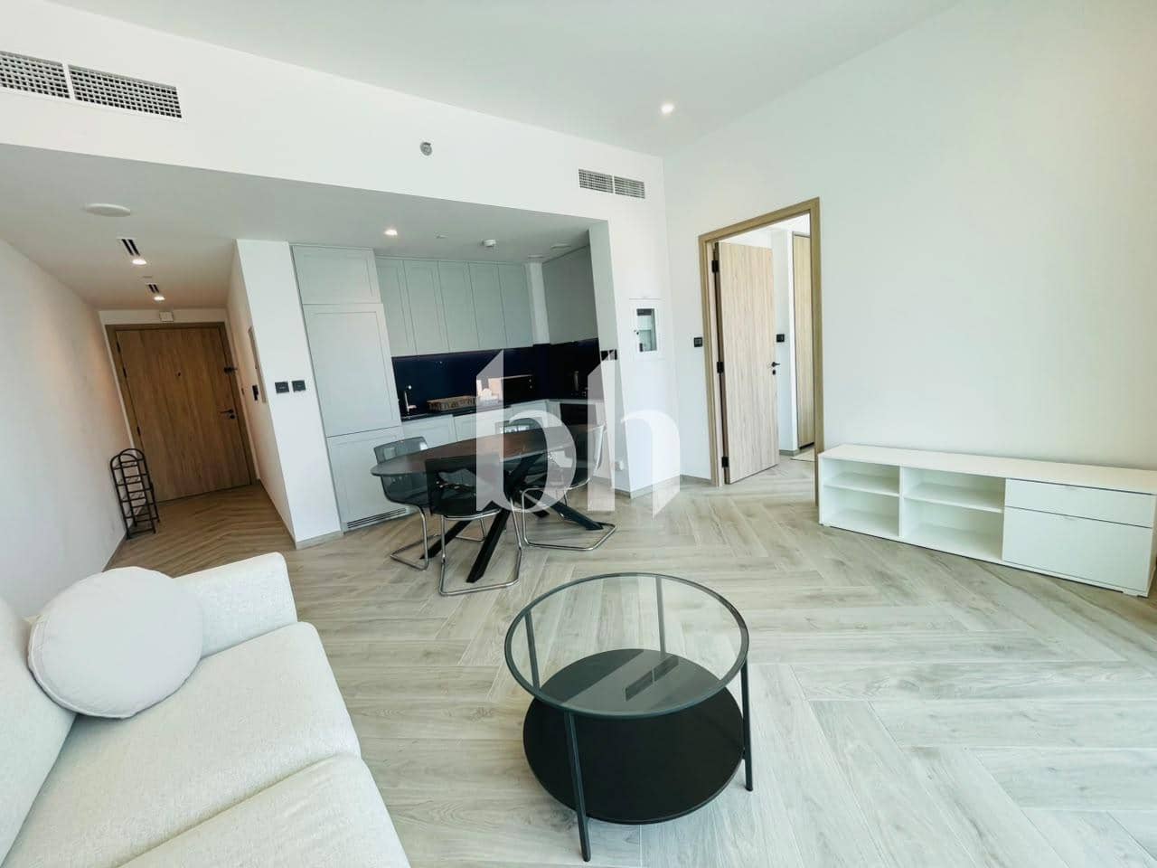 1 Bedroom Apartment in Peninsula Three - photo 1
