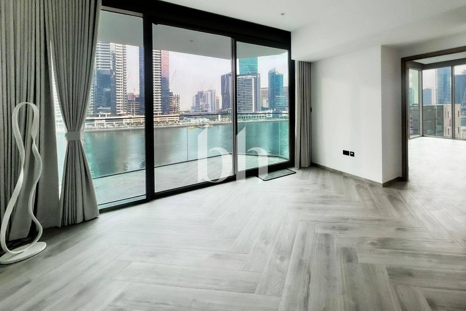 2 Bedroom Apartment in Peninsula Three