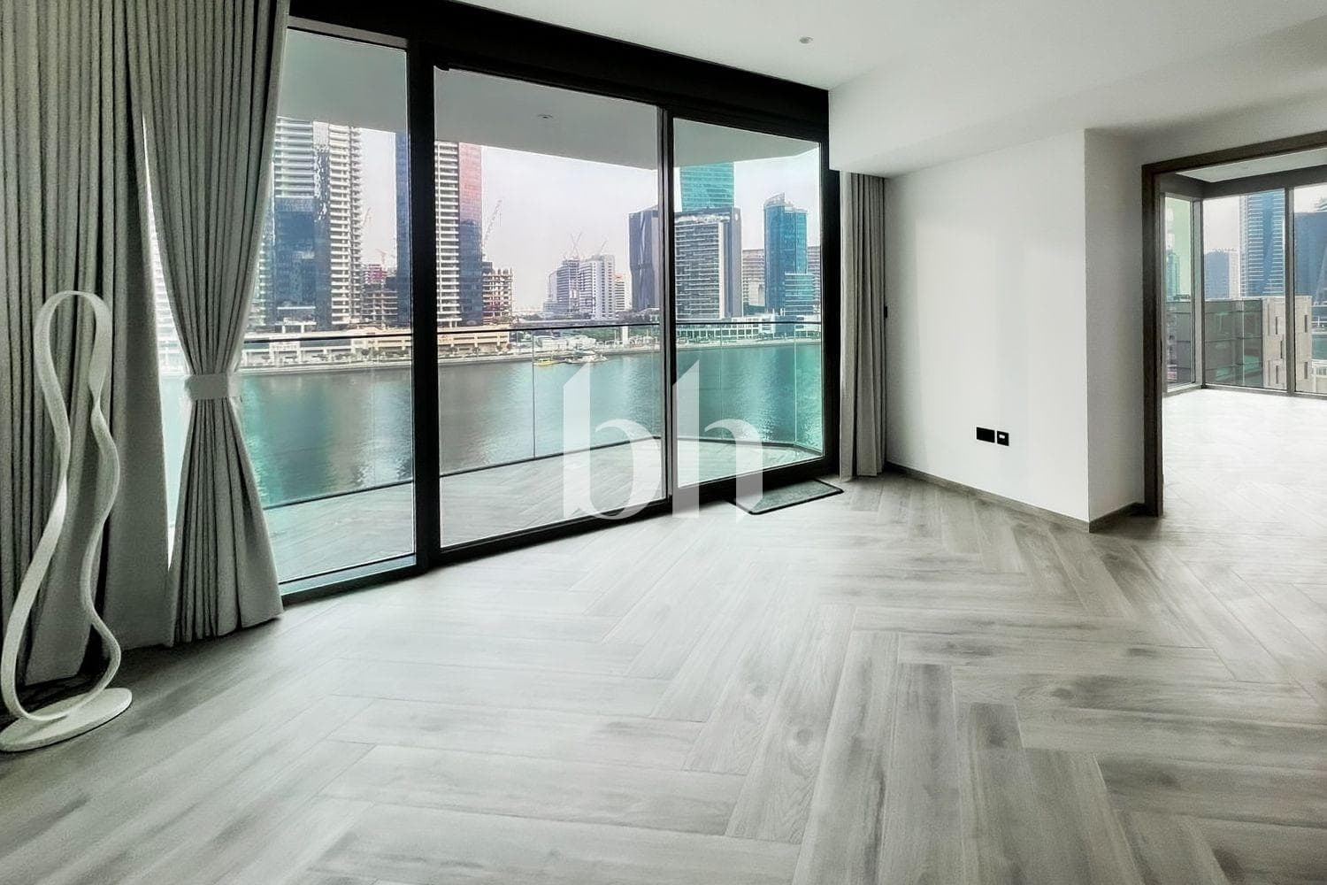 2 Bedroom Apartment in Peninsula Three