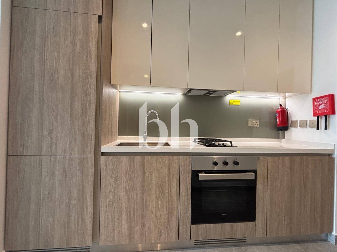 Studio Apartment in Peninsula Two - photo 2
