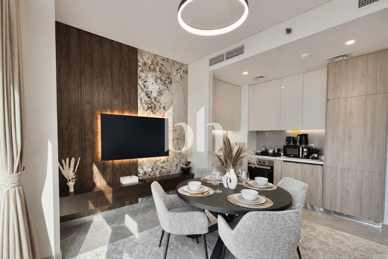 1 Bedroom Apartment in Peninsula One - photo 1