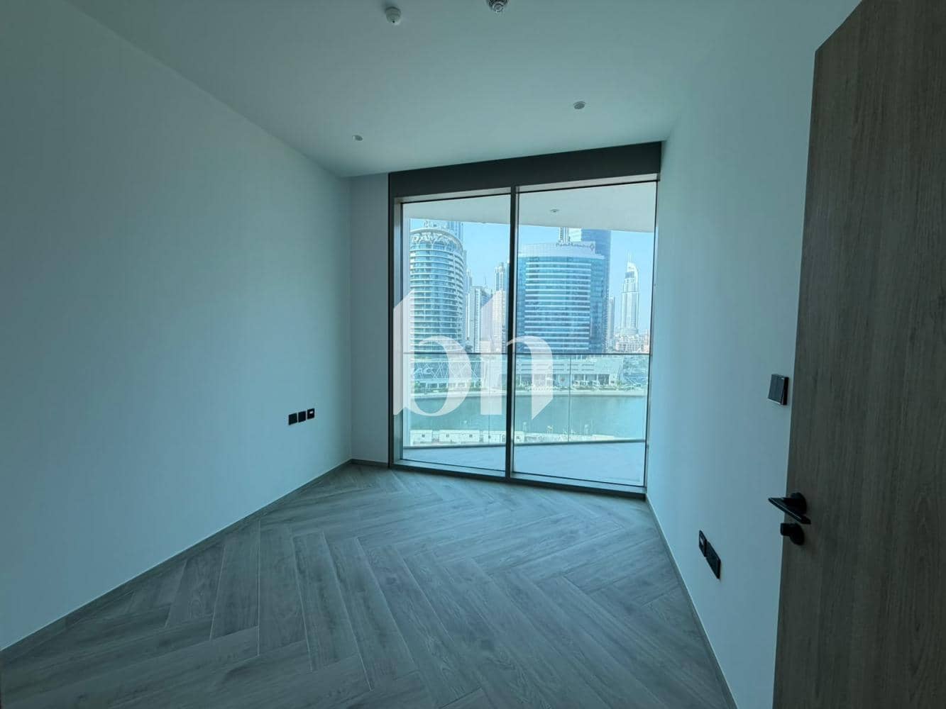 1 Bedroom Apartment in Peninsula Three - photo 2