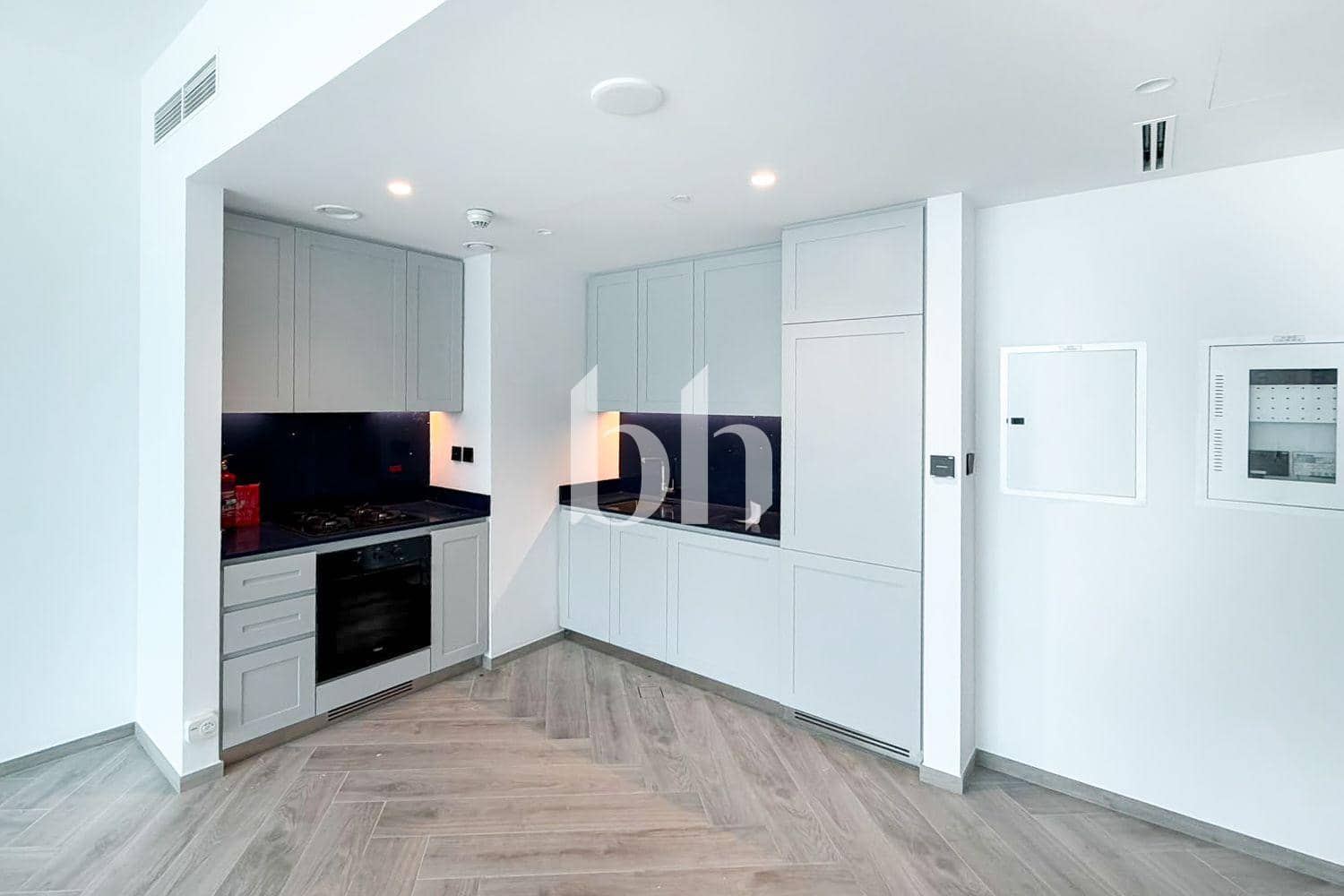 1 Bedroom Apartment in Peninsula Three