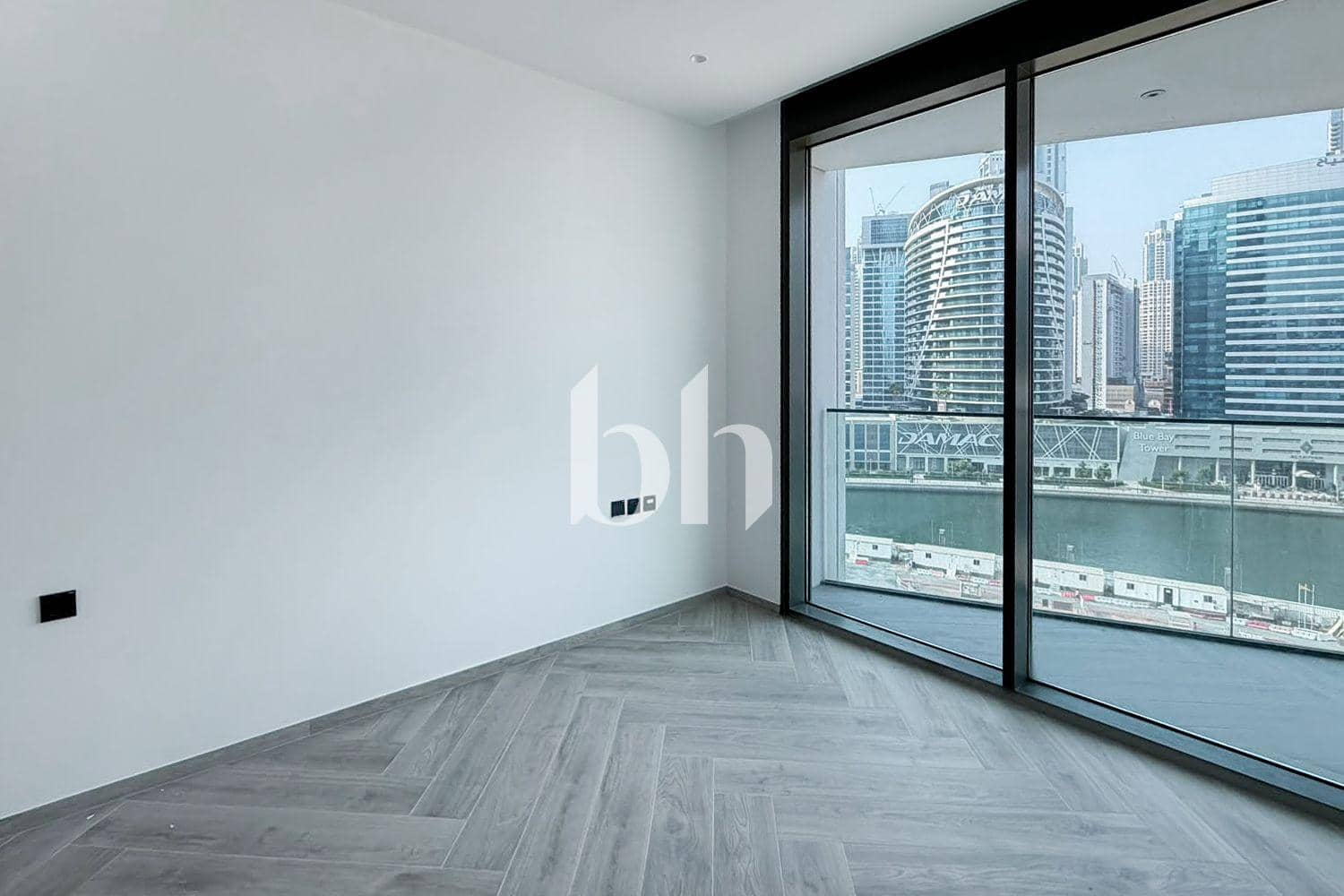 1 Bedroom Apartment in Peninsula Three - photo 2