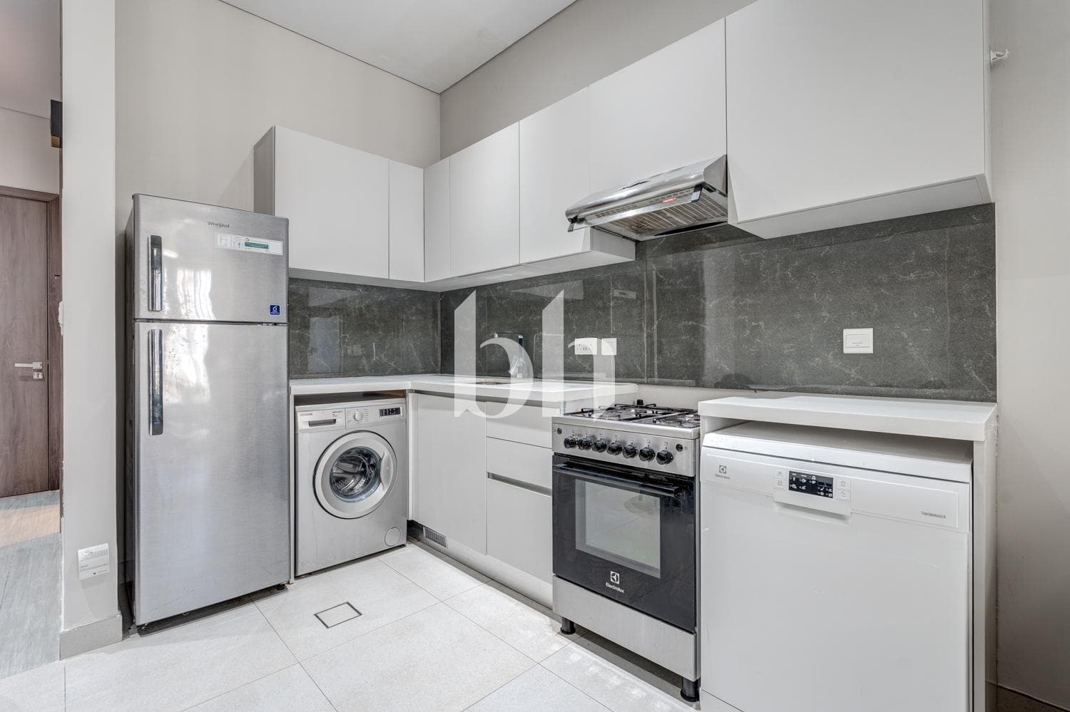 2 Bedroom Apartment in Sol Avenue - photo 2