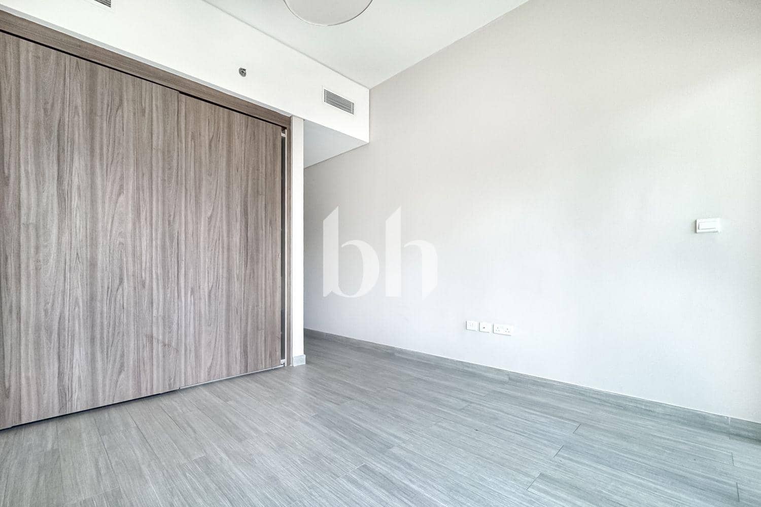 2 Bedroom Apartment in Sol Avenue - photo 2