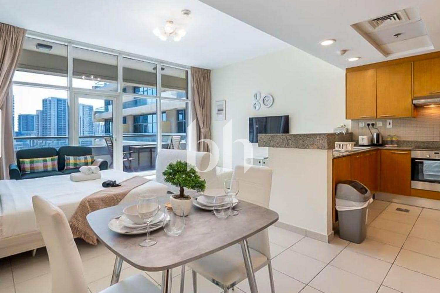 Studio Apartment in Bay Square Building 9