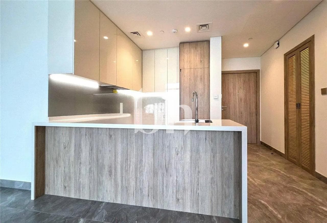 1 Bedroom Apartment in Peninsula Two - photo 1