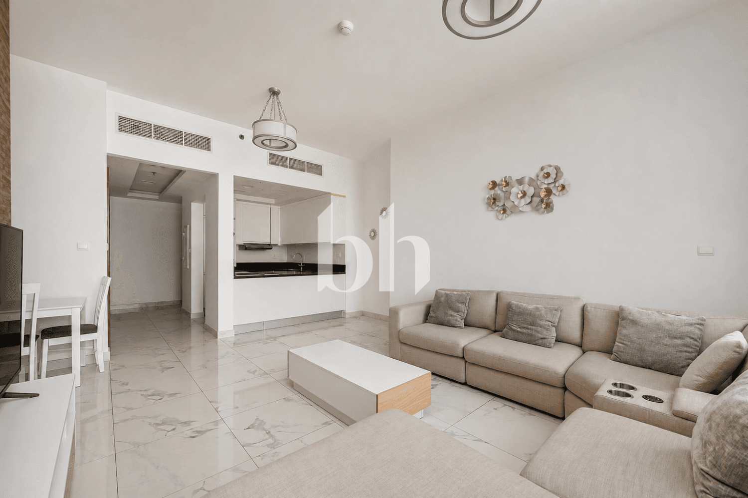 2 Bedroom Apartment in Amna - photo 2