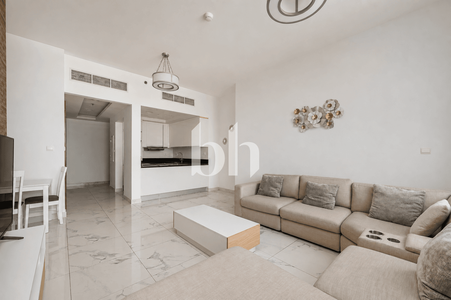 2 Bedroom Apartment in Amna - photo 2