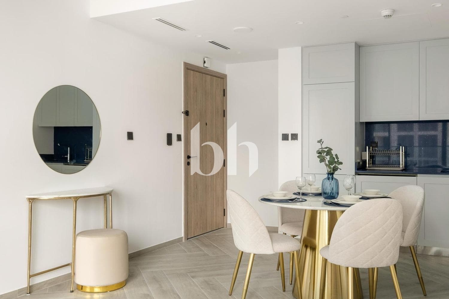 1 Bedroom Apartment in Peninsula Three - photo 1