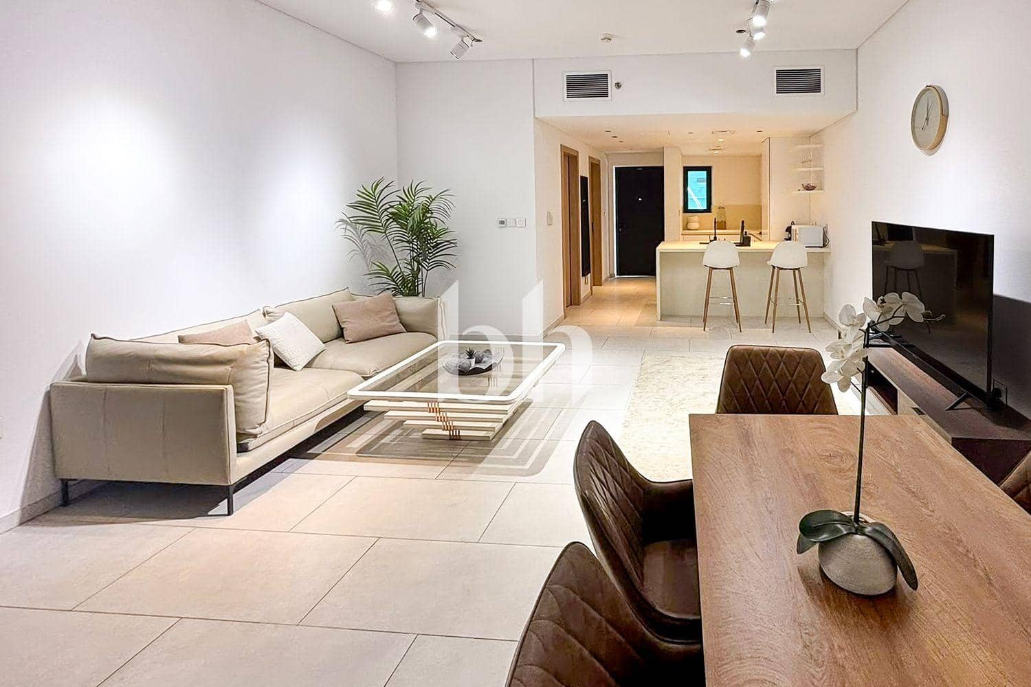 1 Bedroom Apartment in Marquise Square Tower - photo 1