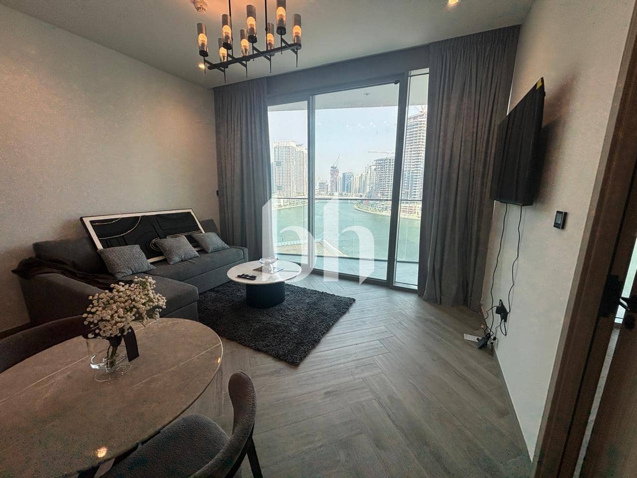 1 Bedroom Apartment in Peninsula Three
