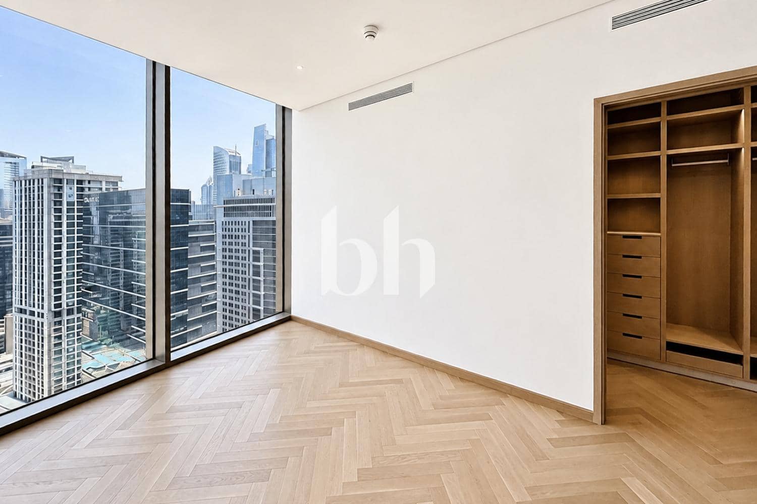 4 Bedroom Apartment in Jumeirah Living Business Bay - photo 1