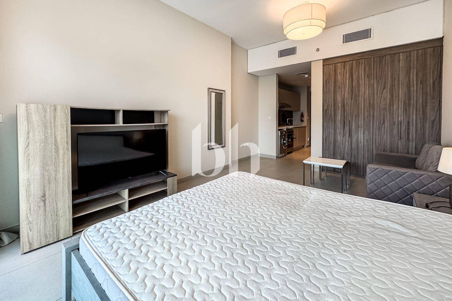 Studio Apartment in Sol Avenue - photo 1