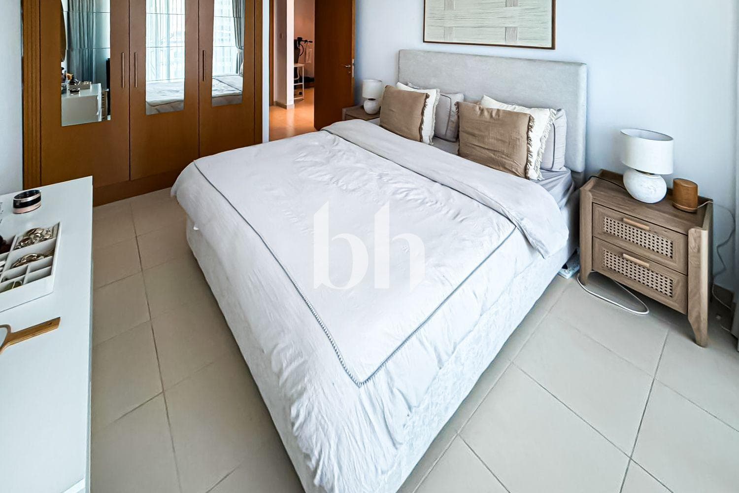 1 Bedroom Apartment in Mayfair Tower - photo 2