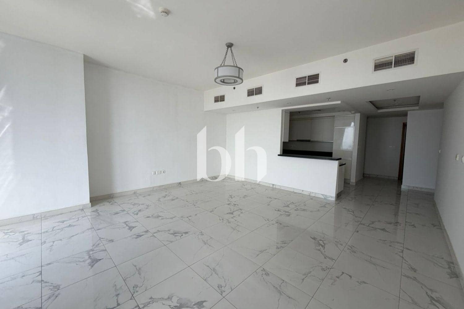 3 Bedroom Apartment in Amna - photo 2