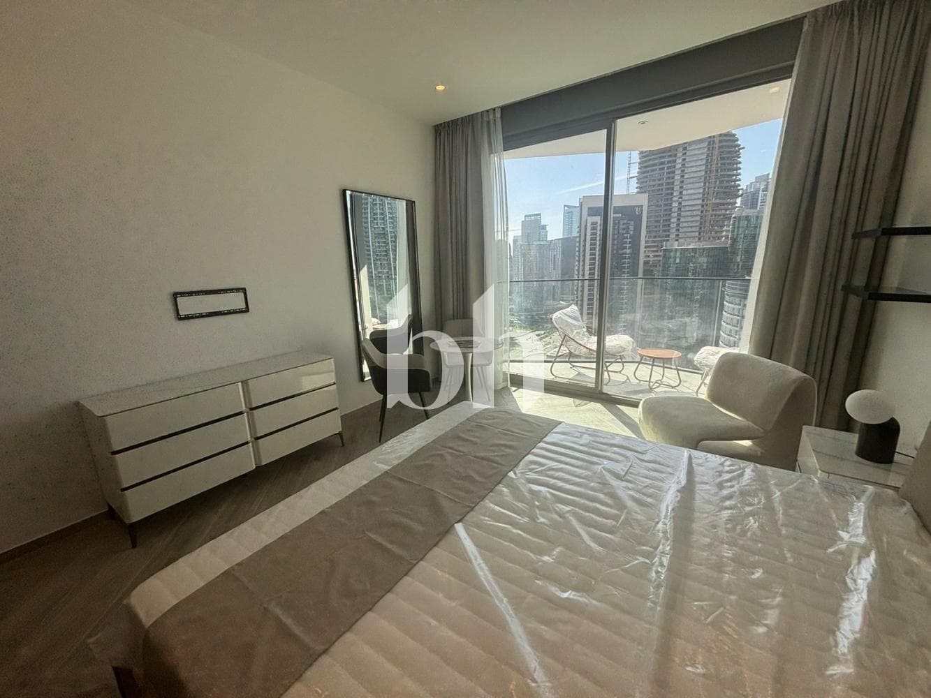 Studio Apartment in Peninsula Three - photo 2