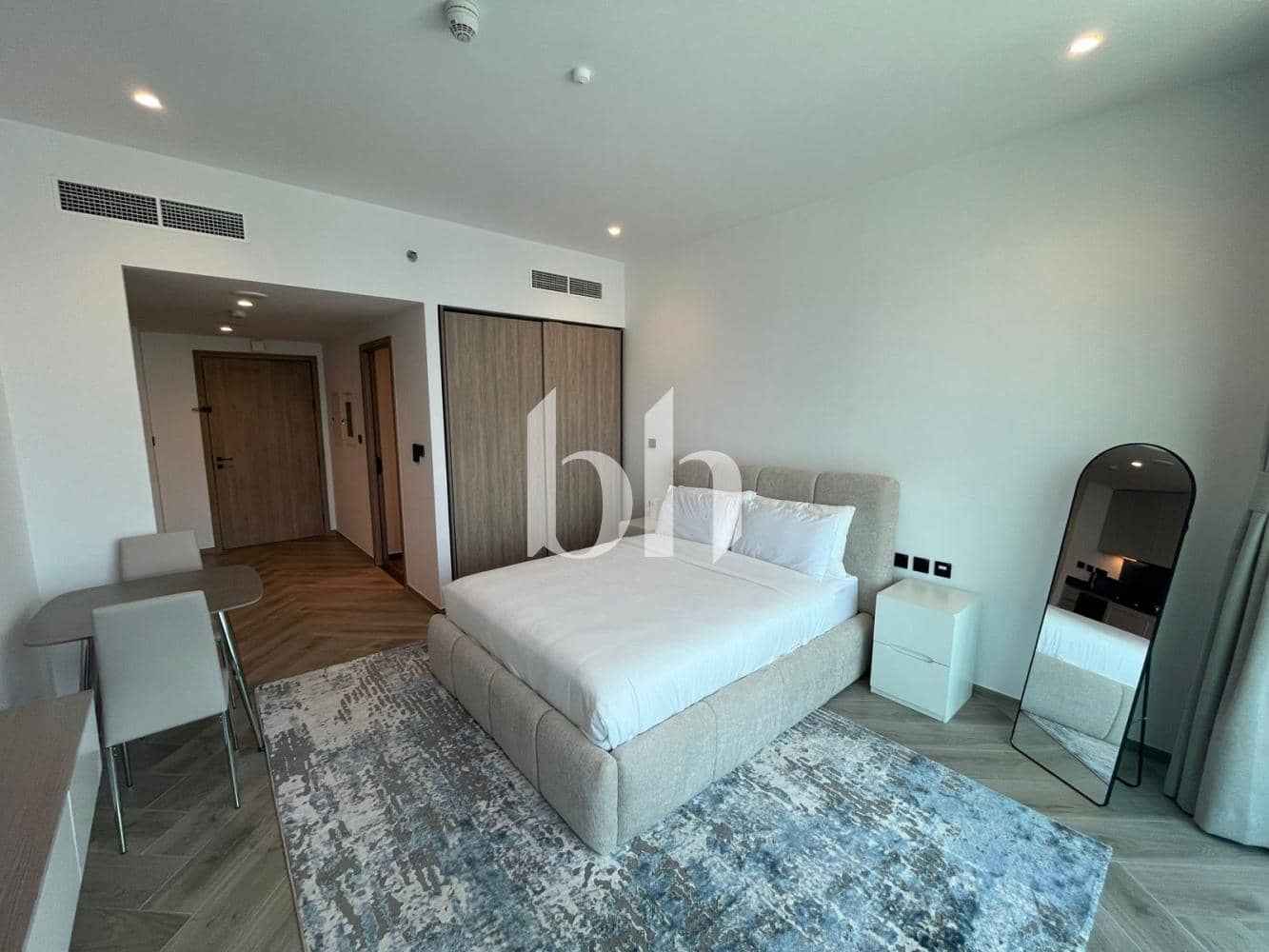 Studio Apartment in Peninsula Three