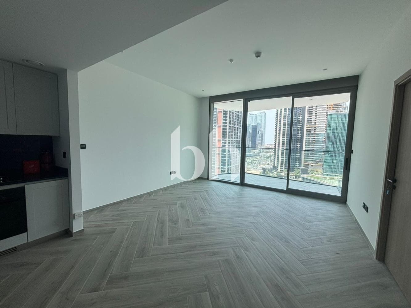 1 Bedroom Apartment in Peninsula Three - photo 1