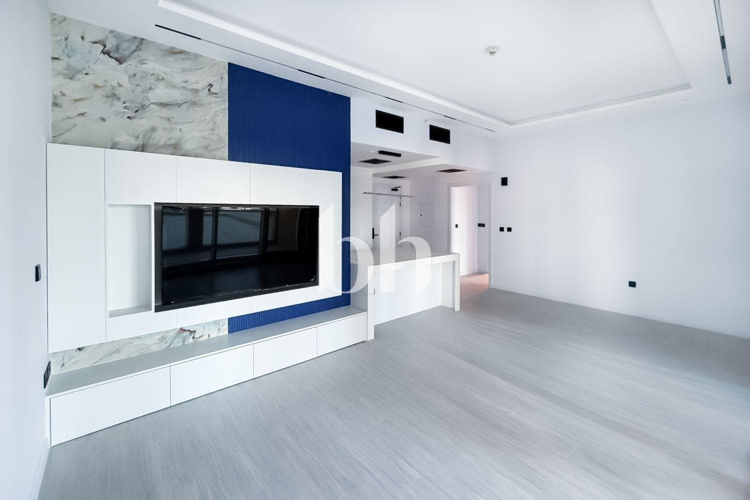 1 Bedroom Apartment in Churchill Residency Tower - photo 1