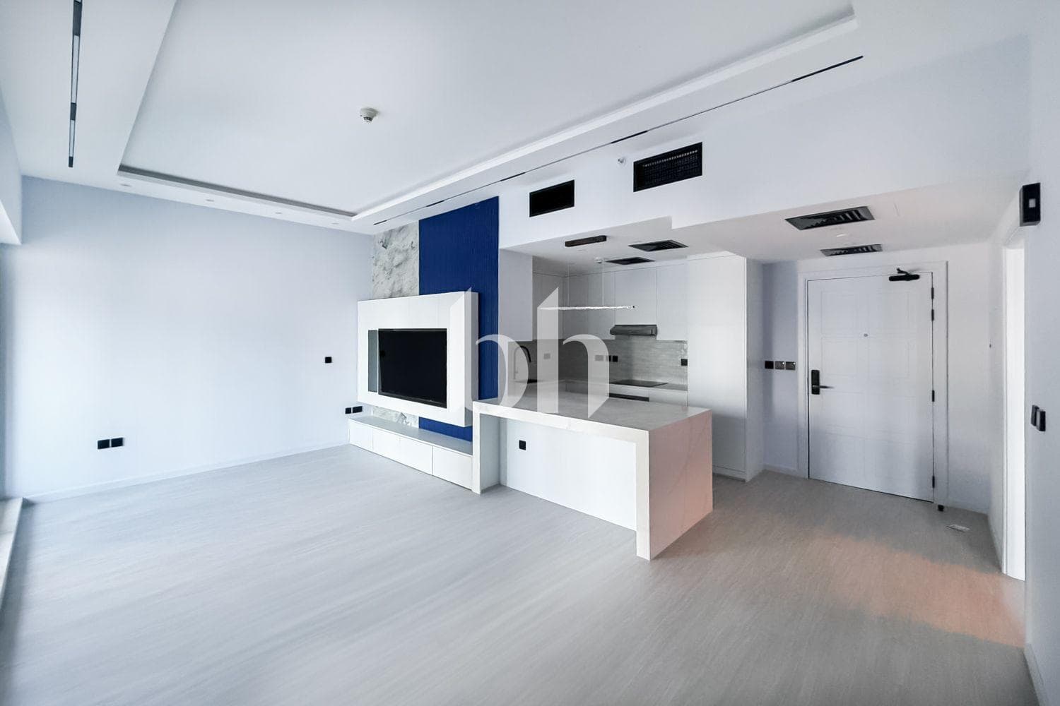 1 Bedroom Apartment in Churchill Residency Tower