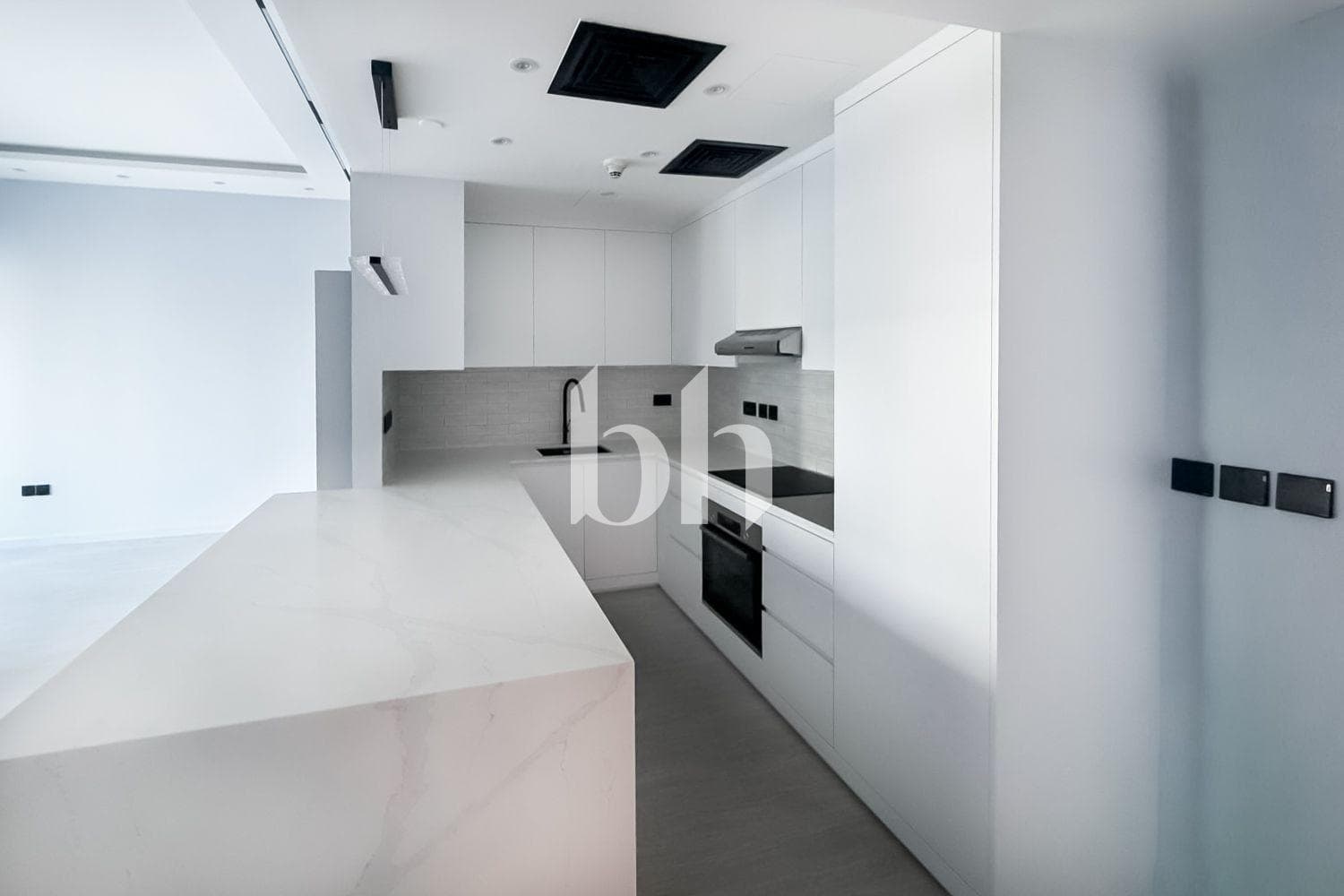 1 Bedroom Apartment in Churchill Residency Tower - photo 2