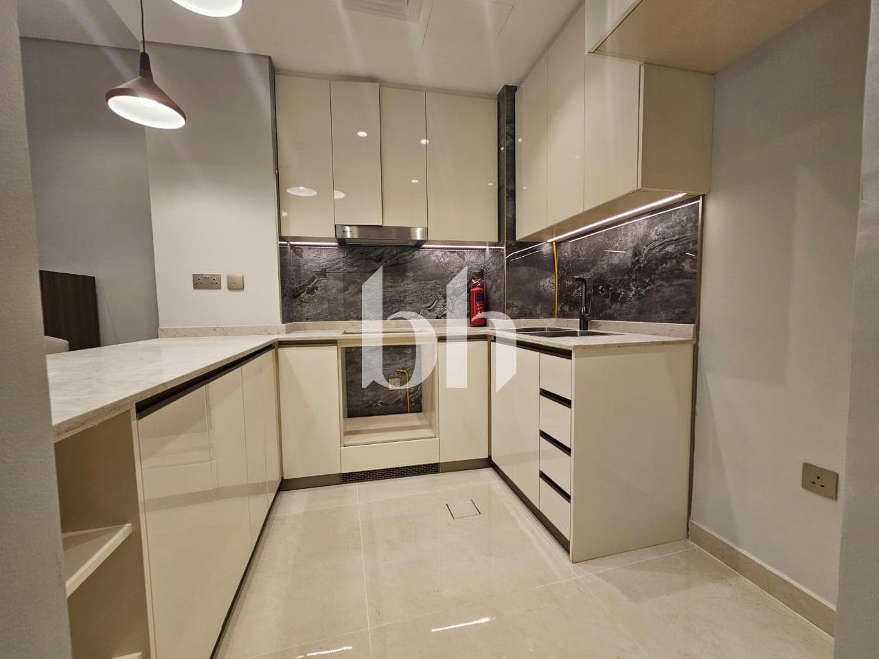 2 Bedroom Apartment in Nobles Tower - photo 2
