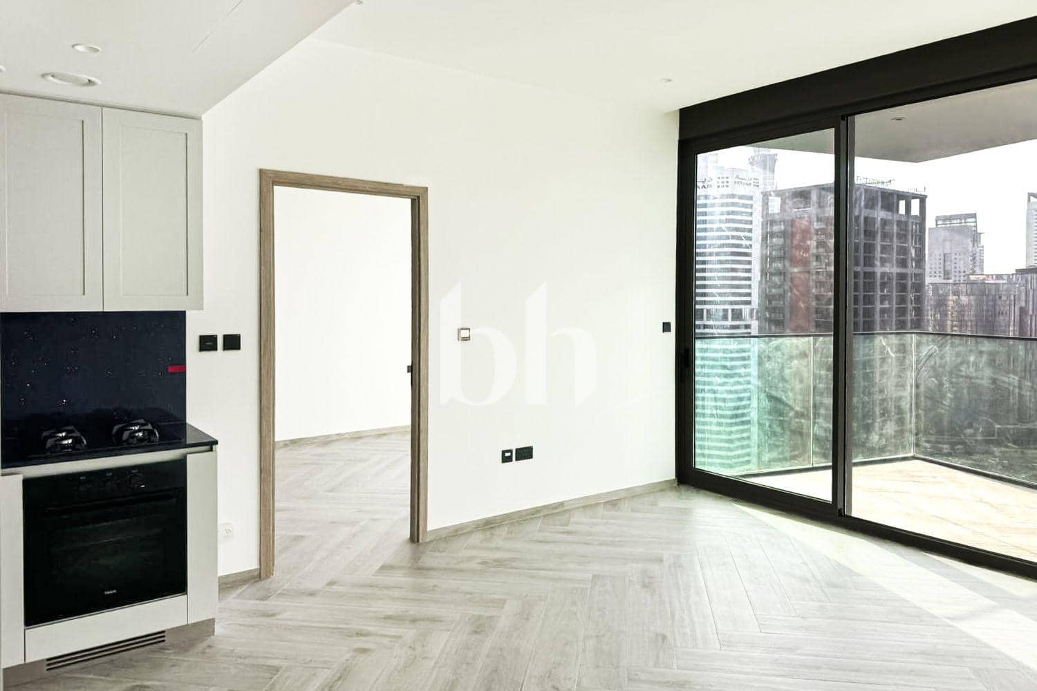 1 Bedroom Apartment in Peninsula Three - photo 1