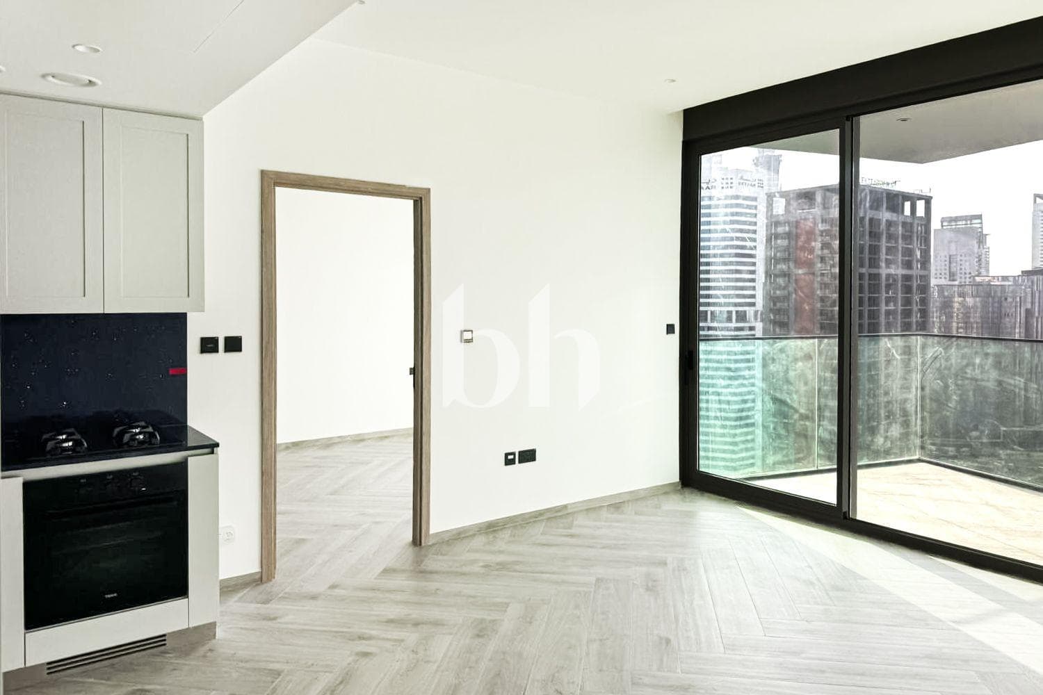 1 Bedroom Apartment in Peninsula Three - photo 1