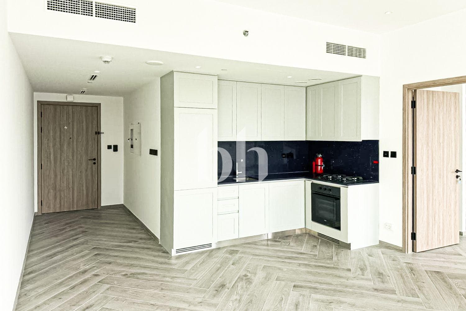 1 Bedroom Apartment in Peninsula Three