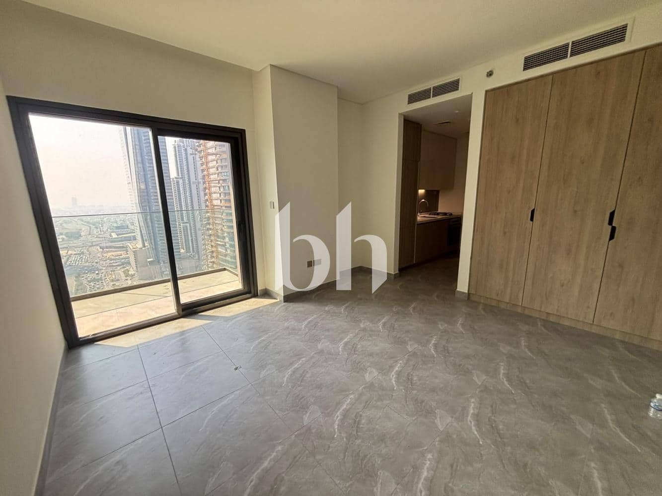 Studio Apartment in Peninsula Two