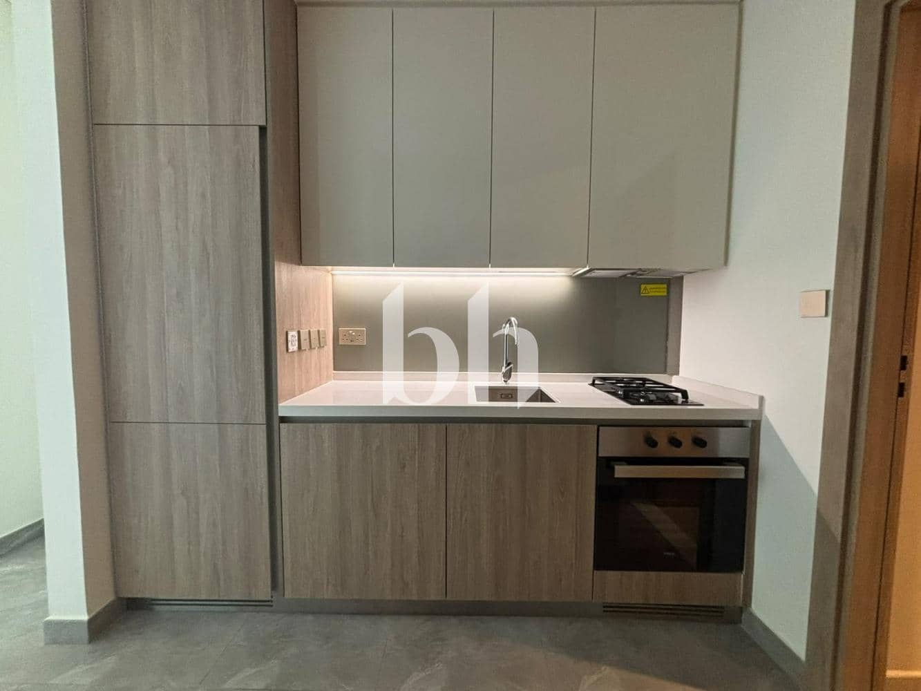 Studio Apartment in Peninsula Two - photo 2