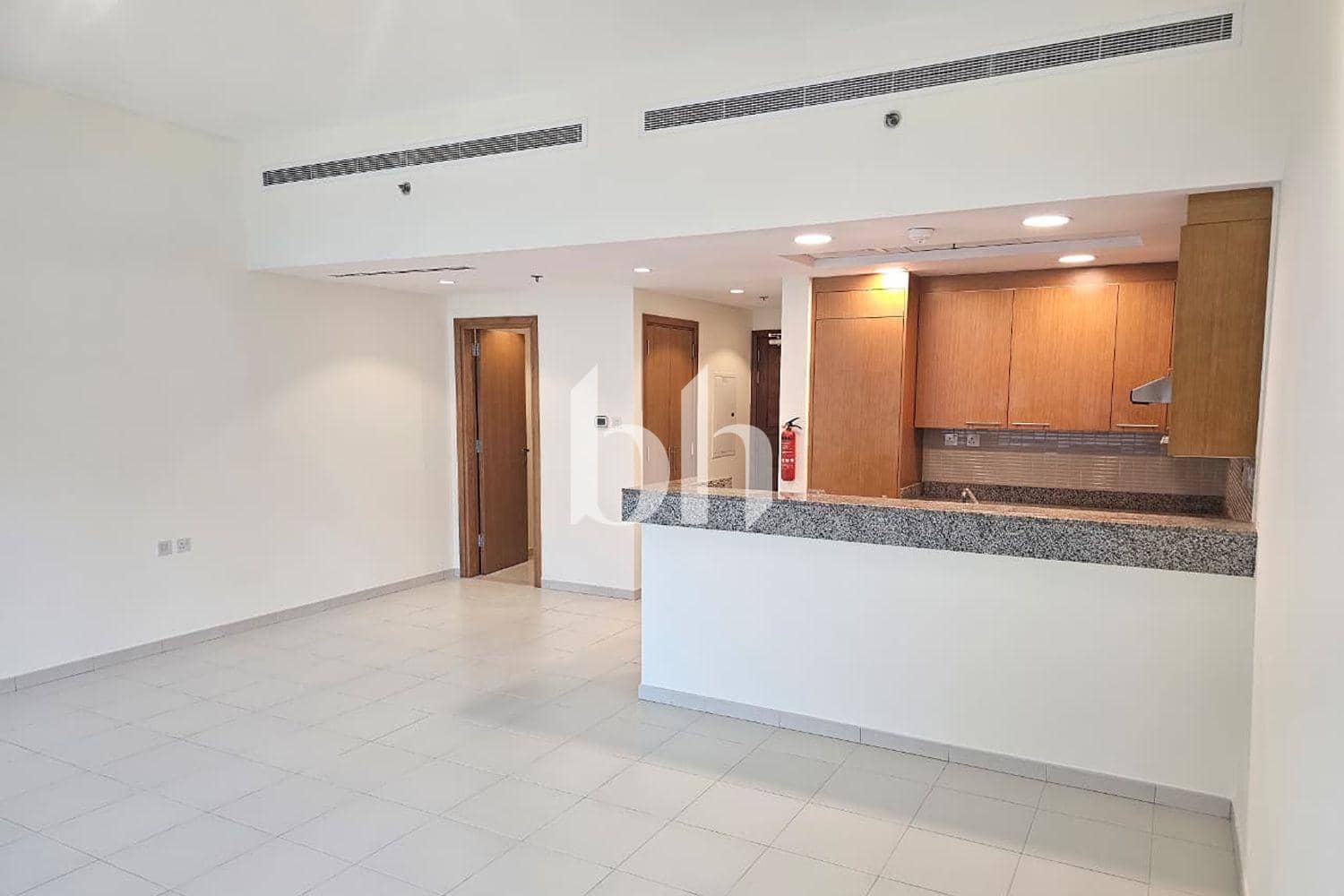 Studio Apartment in Bay Square Building 9