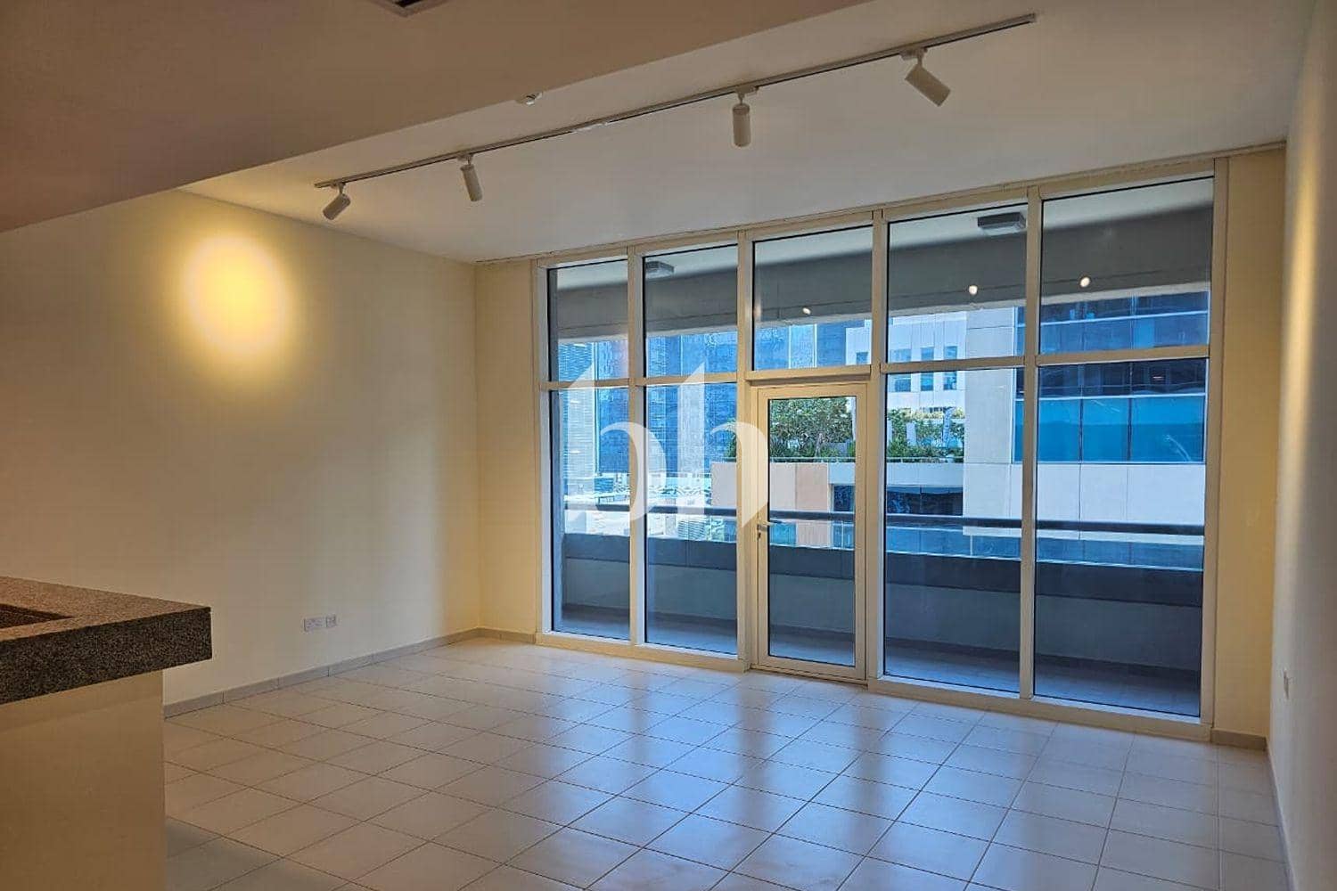 Studio Apartment in Bay Square Building 9 - photo 2