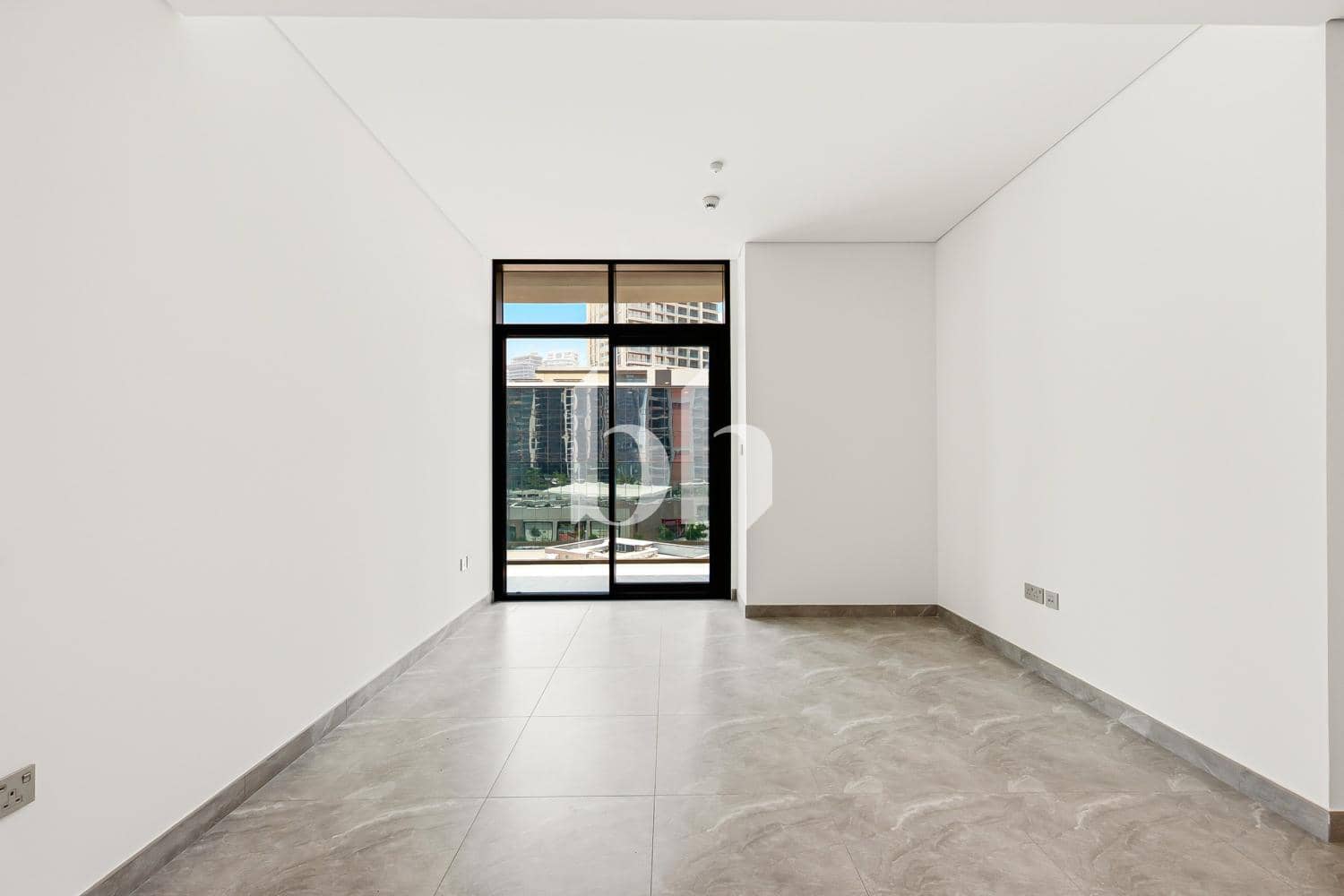 2 Bedroom Apartment in Peninsula Two - photo 2