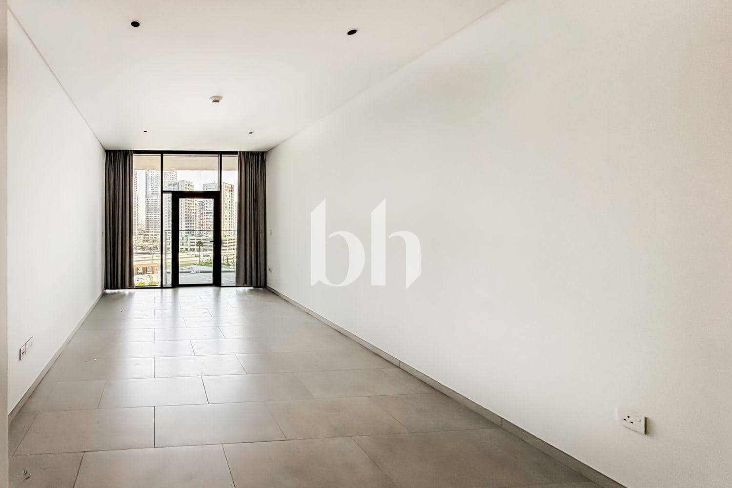 Studio Apartment in Marquise Square Tower